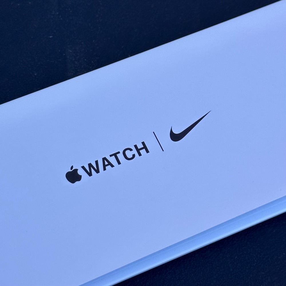 Apple Watch 40mm Royal Pulse Black Nike Sport Band MWU62AM/A New Open Box - Picture 6 of 10
